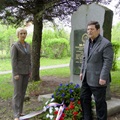 Kladení věnců k pomníkům obětí 2. sv. války.